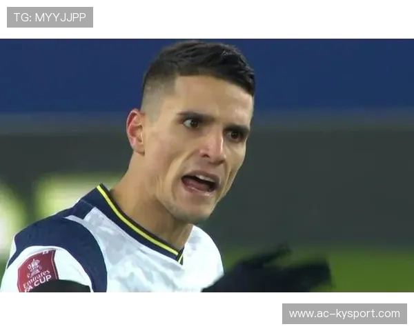 埃弗顿通过直塞制造数次机会：战术语言与现场解读